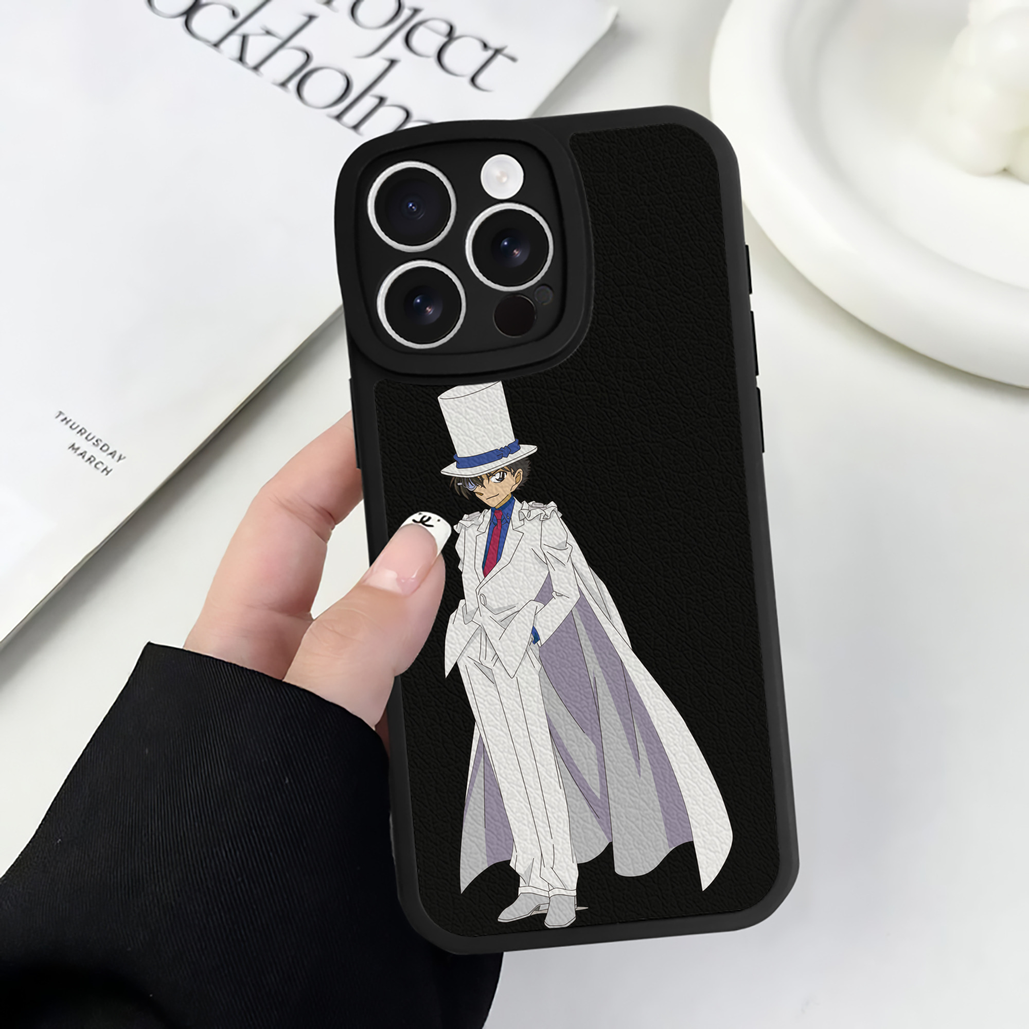 （画像用） 名探偵コナン くろば かいと Detective Conan Kuroba Kaito 【iPhone 16シリーズ対応】シリコンスマホケース（レザー調） 材質：シリコン